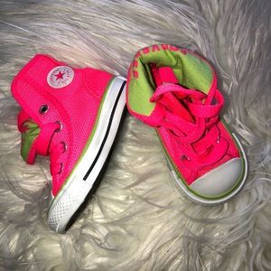 Hyper pink Converse